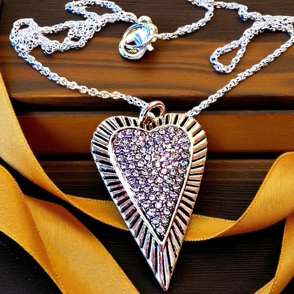 Stainless steel & rhinestones heart pendant with a no tarnish silver plate chain - Picture 16 of 16